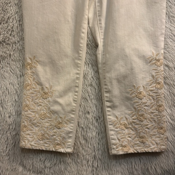 Chico’s Embroidered So Slimming Girlfriend Slim Leg Crop Size 8 - Picture 4 of 8